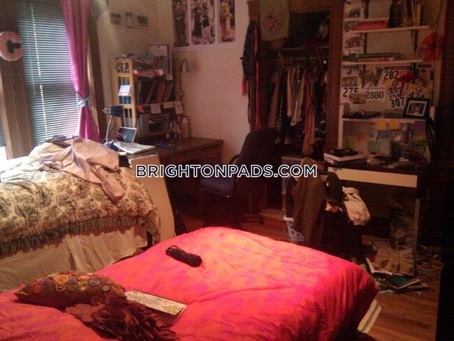 Building Photo - 12 Lake St