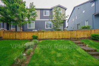 Building Photo - 2023 NE 4 Seasons Ln