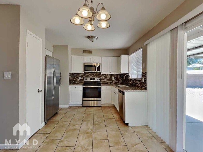 Building Photo - 8336 N 105th Ln