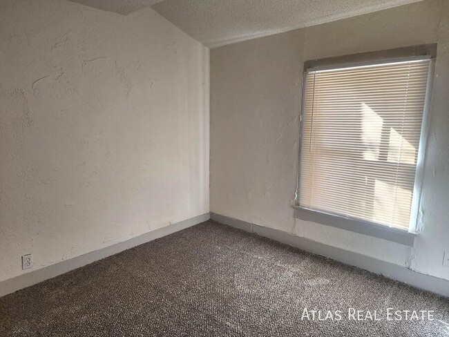 Building Photo - Take a Tour! Duplex Style Apartment! Avail...