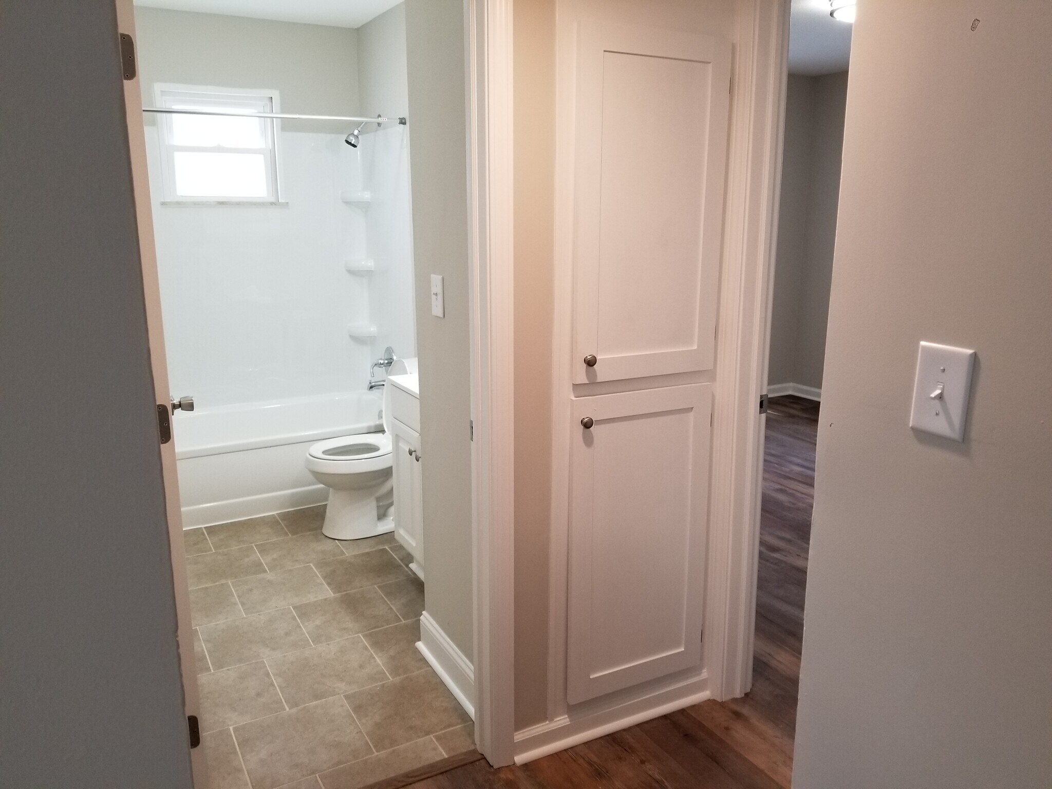 Building Photo - 924 Rarig Ave