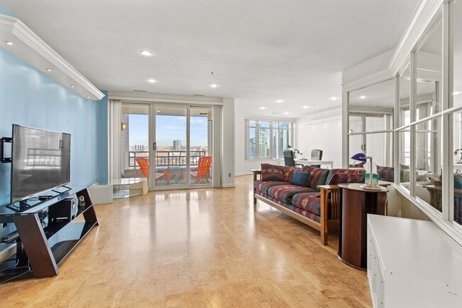 Building Photo - 100 Harborview Dr