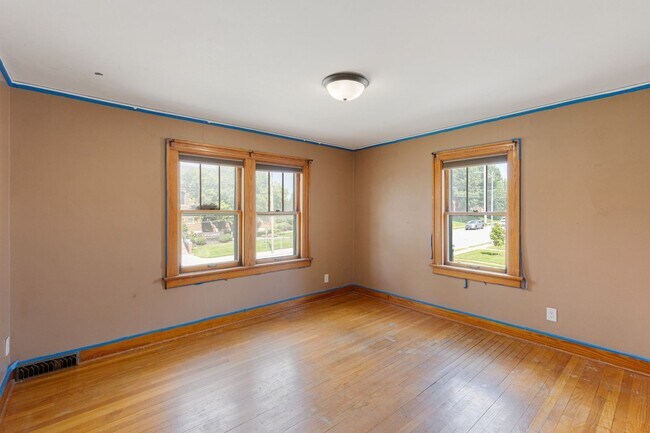 Building Photo - Charming 4 Bed, 2 Bath Home Steps from Elmwood Park