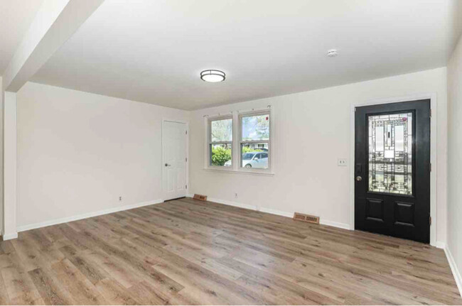 Building Photo - 707 Ringgold Dr
