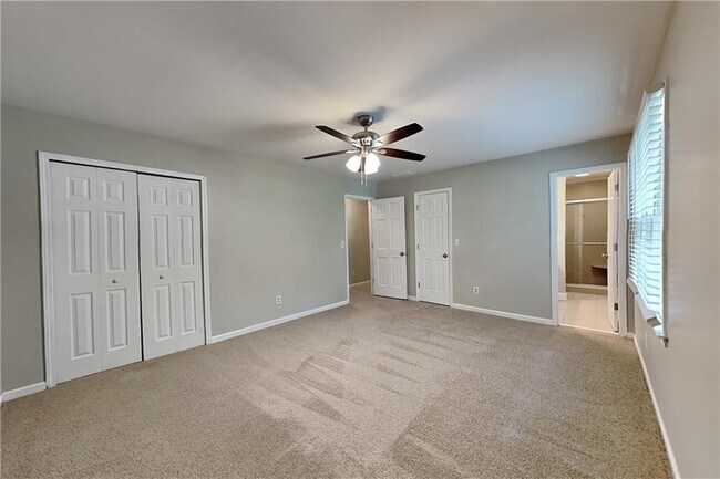 Building Photo - 2358 Marneil Dr NE