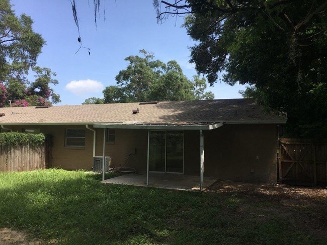 Building Photo - CUTE APOPKA 2 BED 1 BATH RENTAL DUPLEX