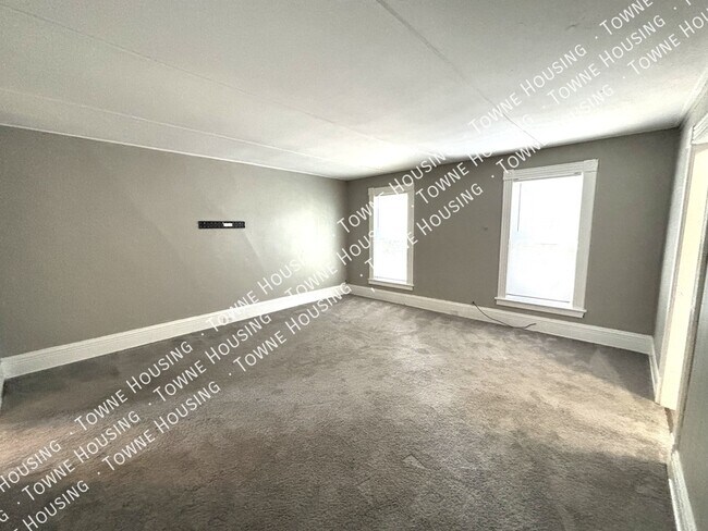 Building Photo - 321 Washburn St