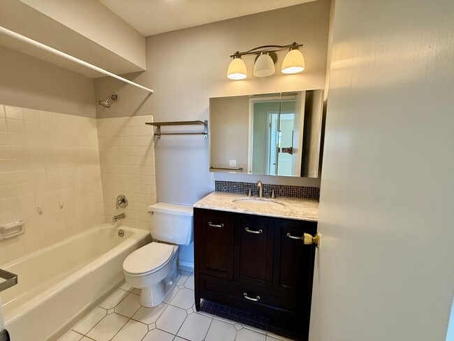 Building Photo - Holly Terrace Condominiums - Magnolia