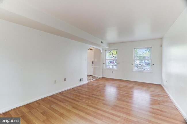 Building Photo - 13868 Racine Ct