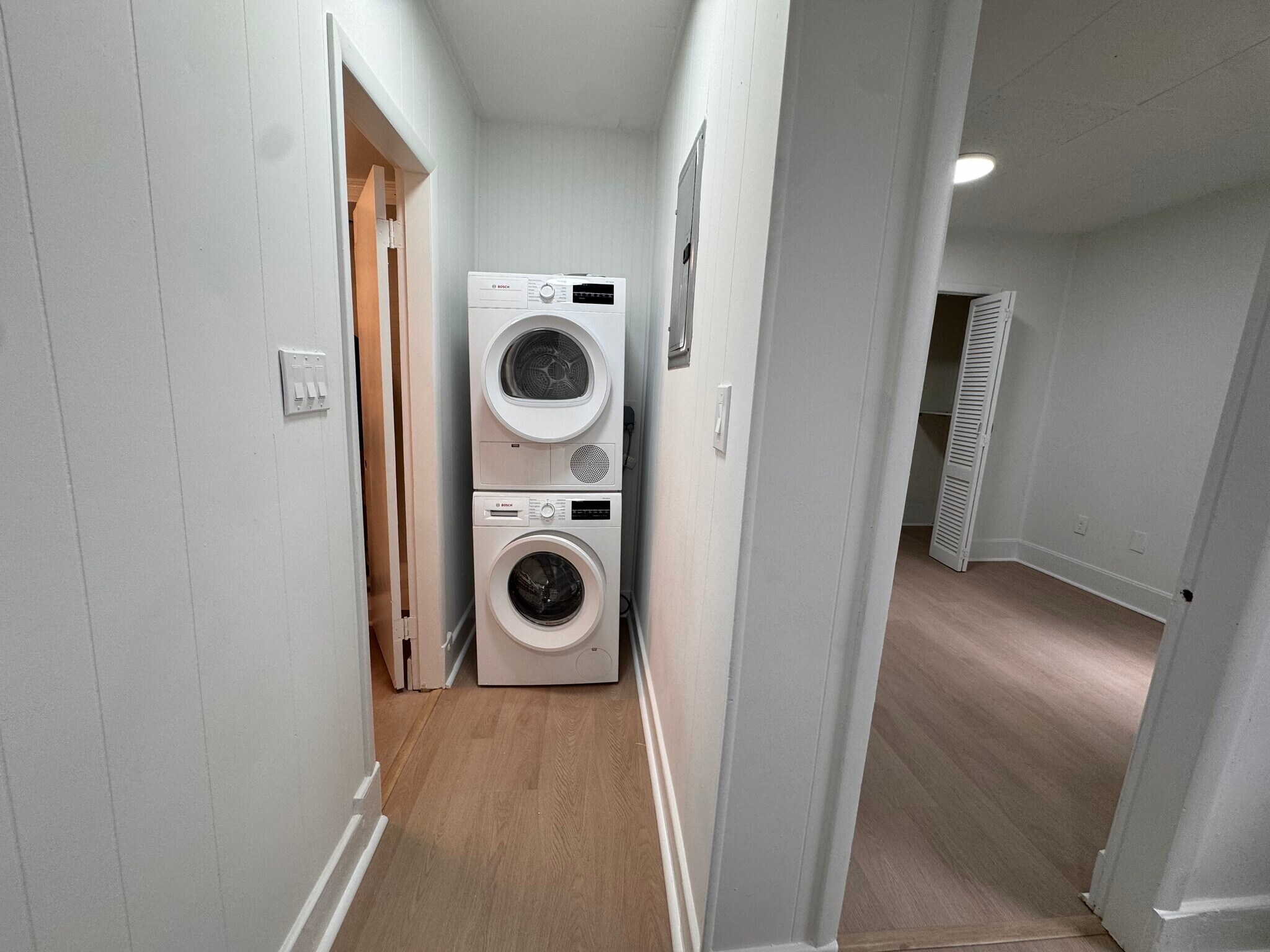 Building Photo - 211 Chelsea St