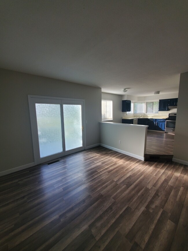 Building Photo - 403 Cypress Rd