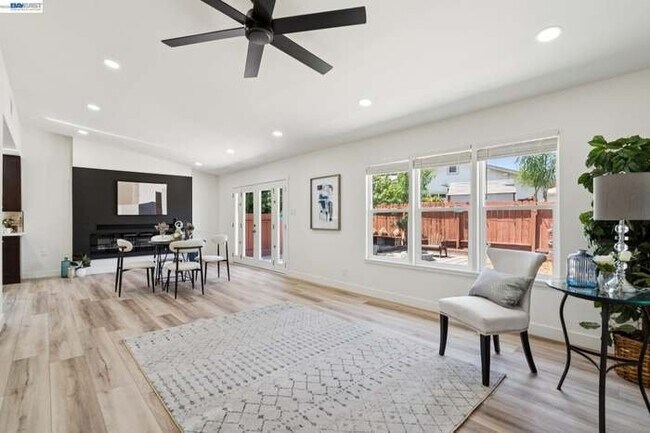 Building Photo - 2800 Seville Cir