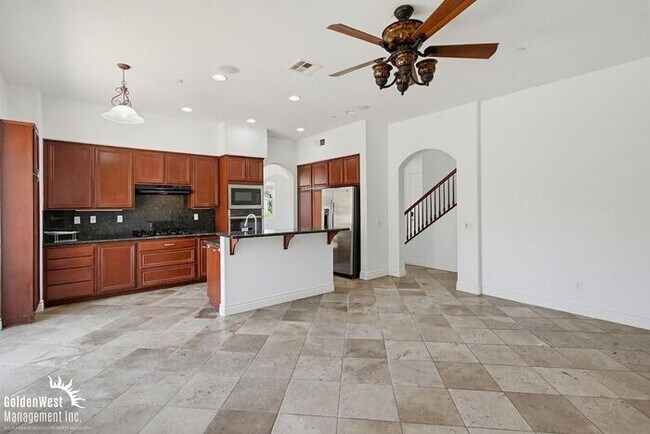 Building Photo - Elegant 5Bdm 3Ba Hilltop Home In Fallbrook!