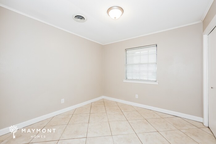 Building Photo - 7461 Meadowcrest Dr