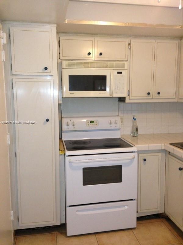 Building Photo - 1460 NE 169th St