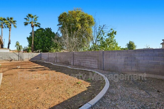 Building Photo - 1281 N McKenna Ln