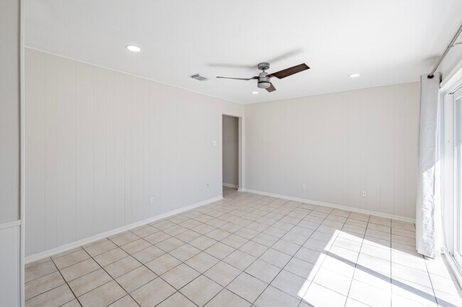 Building Photo - 3435 Gary Ln