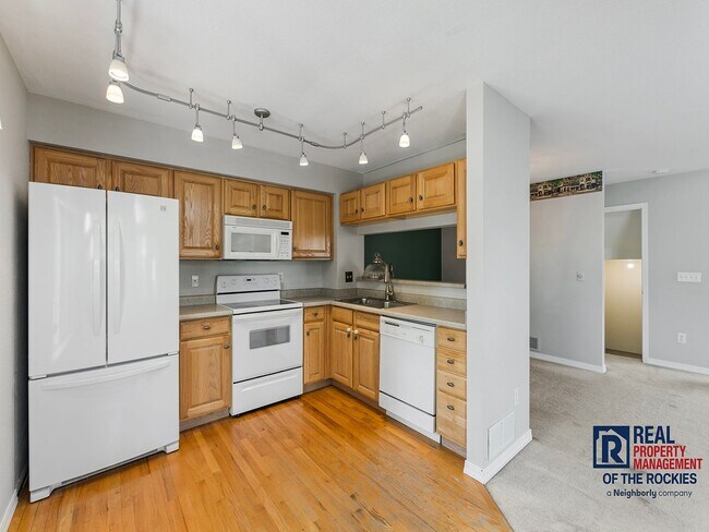 Building Photo - Charming Fort Collins Townhome with Private Patio, Vaulted Ceilings & Prime Location!