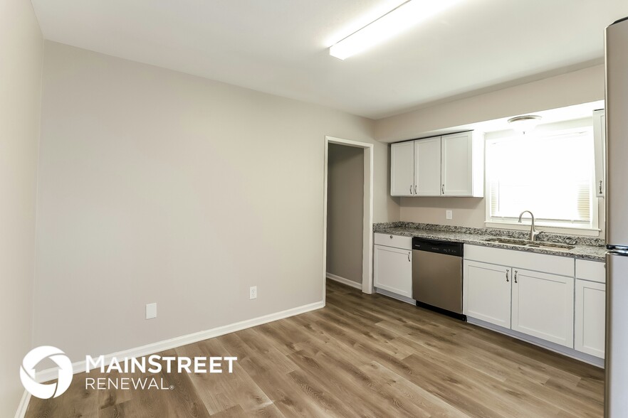 Building Photo - 4135 N Spruce Ave