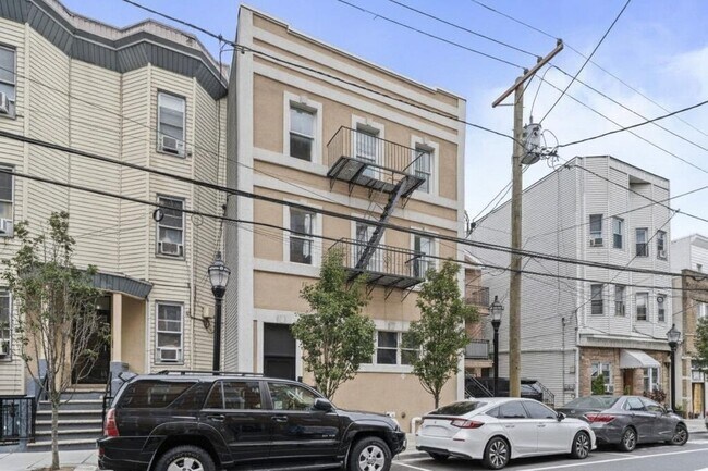 Building Photo - 2505 Central Ave