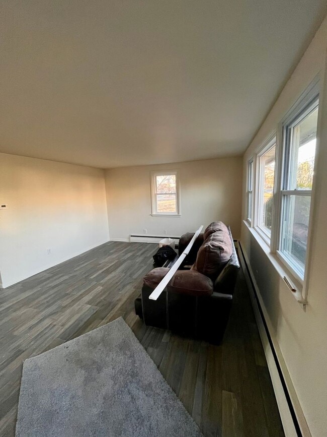 Building Photo - 4 Bed Single Family Home Available Now!