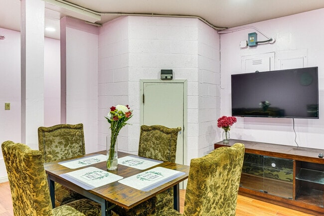 Building Photo - 17777 Camelot Ln