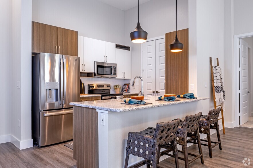 2BR, 2BA - 1015SF (Tyler) - Kitchen - The Truman Arlington Commons