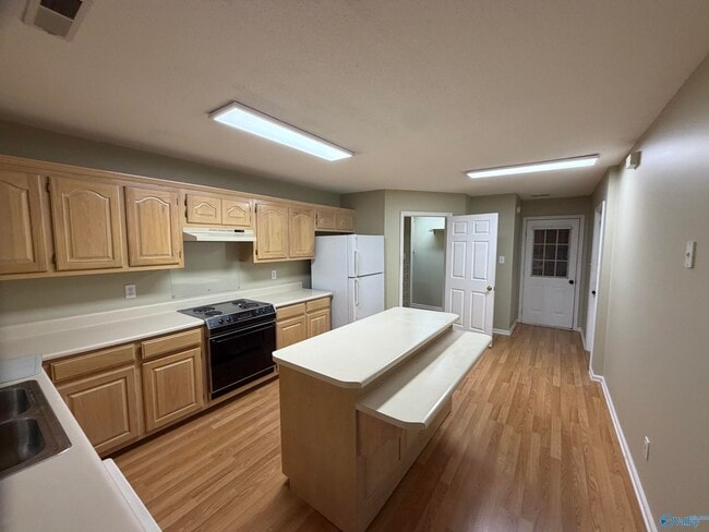 Building Photo - 313 Woodridge Dr SW