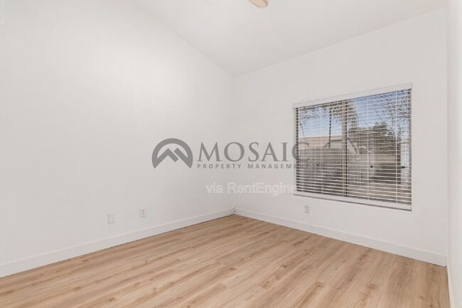 Building Photo - 1567 E Black Diamond Dr