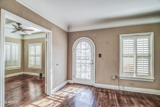 Building Photo - 384 E Windsor Ave