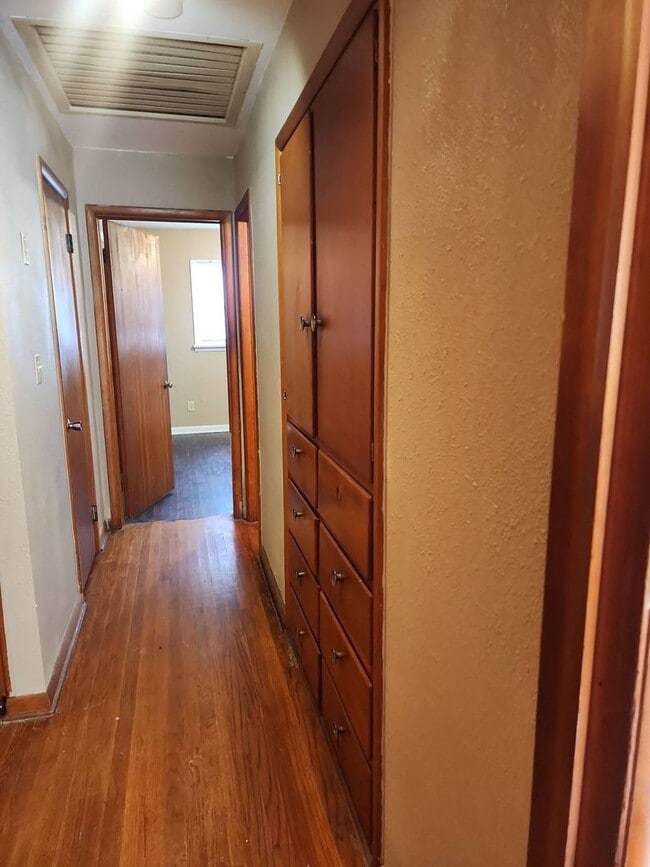 Building Photo - 2 Bed 1.5 Bath in OKC!