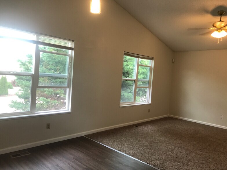 Building Photo - 5055 Victory Road