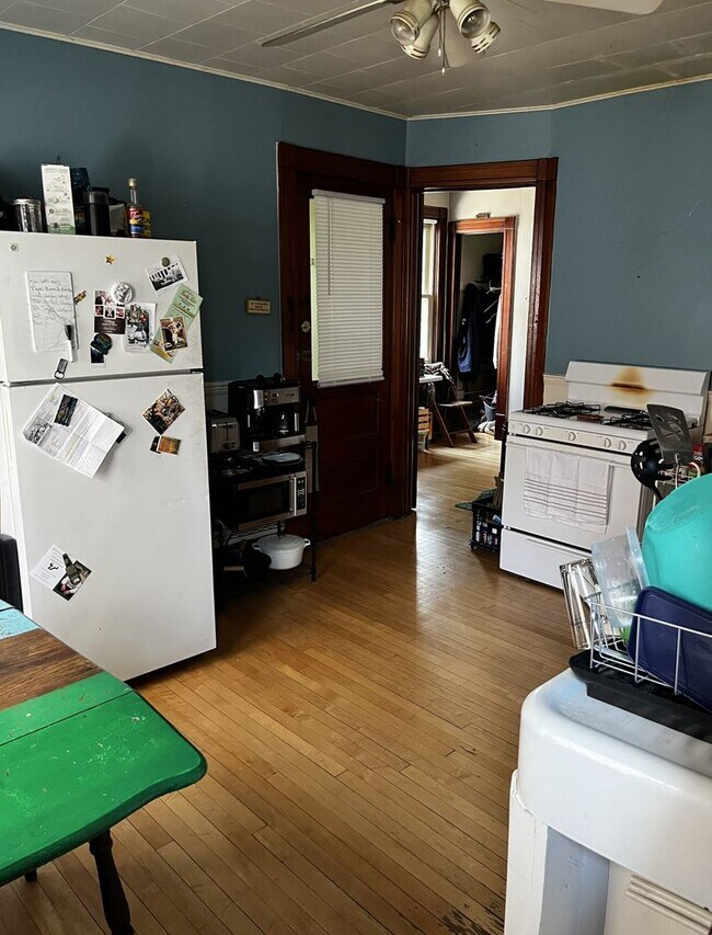 Building Photo - 1579 N Warren Ave