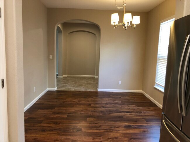 Building Photo - 70 Chambord Way