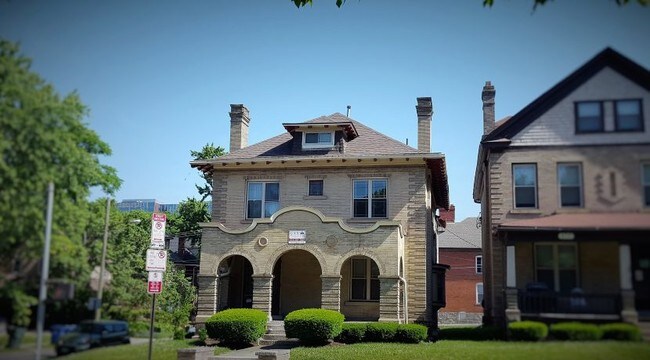Primary Photo - 410 King Ave