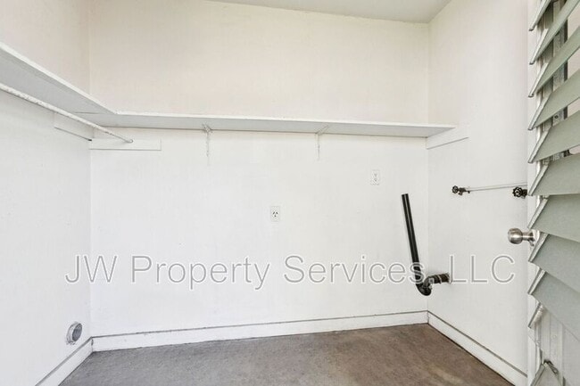 Building Photo - 124 Lake Ave