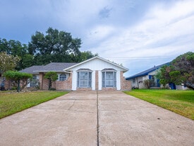 Building Photo - 4223 Oak Shadows Dr