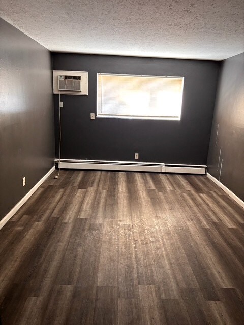 Building Photo - 7919 Lake Ave