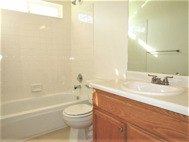 Building Photo - 817 Country Club Dr