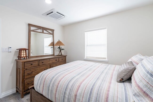 Building Photo - 1526 San Jose St