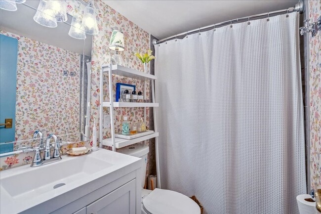 Building Photo - Large 1BR/1BA with Natural Light & Modern Finishes in Cleveland Park