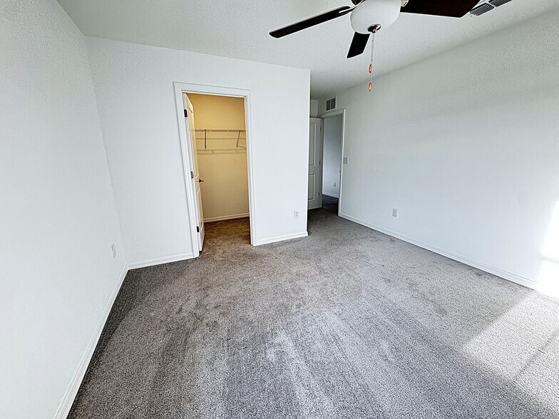 Building Photo - 2505 Leonia Ln