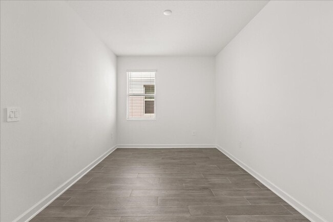 Building Photo - Spacious 5-Bedroom Solar Home for Rent in ...