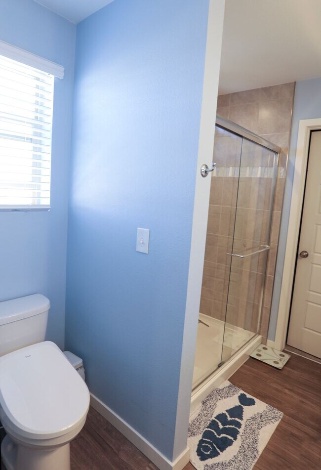 Building Photo - 3 Bedroom Newer Construction Home in Banni...