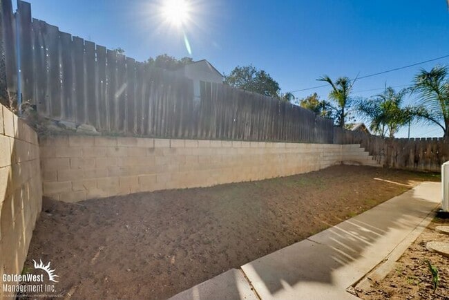 Building Photo - Updated 3Bdm 2Ba Single Story Home with Detached Garage in the Heart of Lakeside