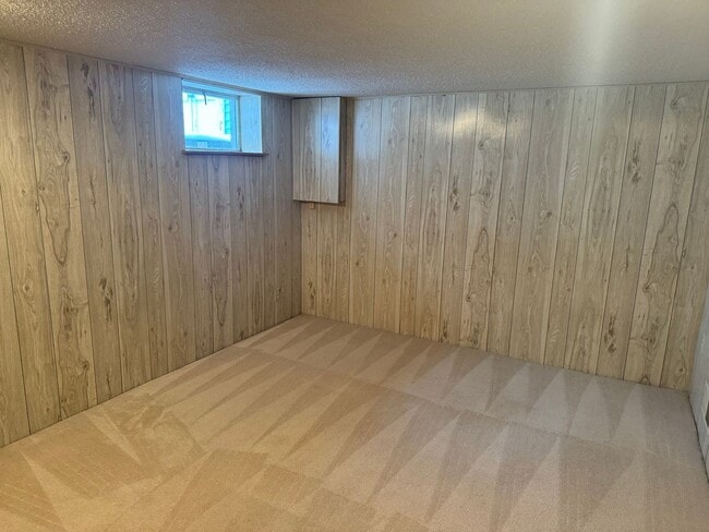 Building Photo - 3 BR / 1 BA Home w/ Fenced Backyard & 2-Car Garage in Spring Lake Park!