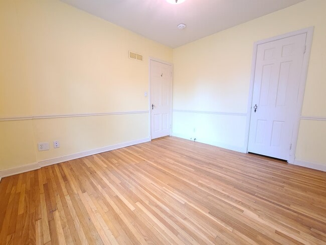 Building Photo - 1103 1st St NW