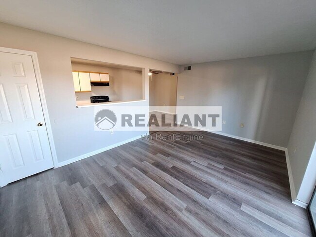 Building Photo - 904 Amhurst Dr