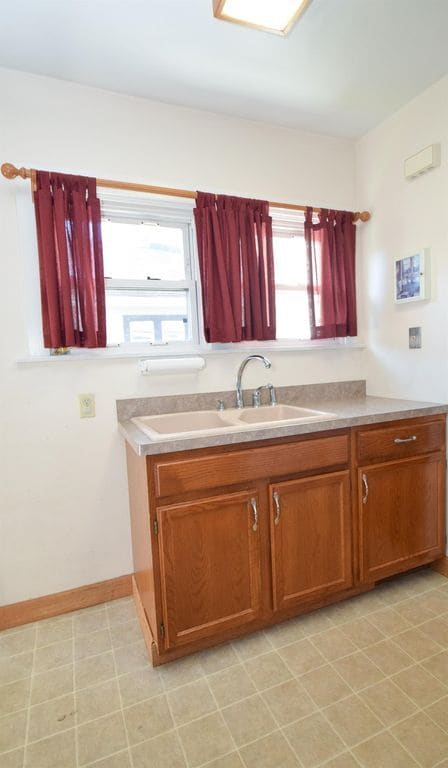 Building Photo - 7236 Plainfield Rd