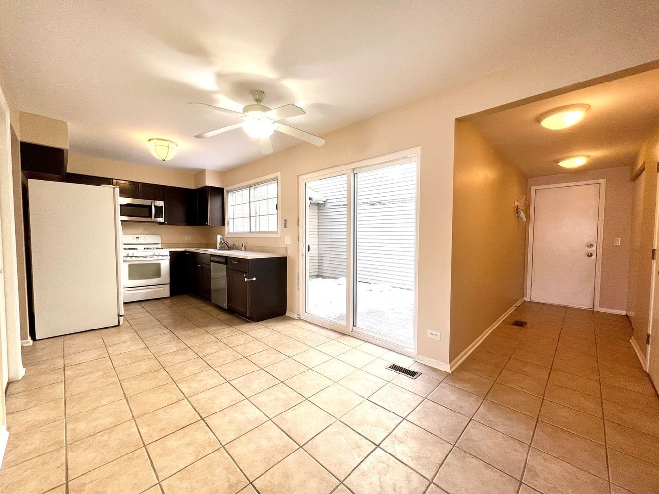 Building Photo - 17 Le Jardin Ct